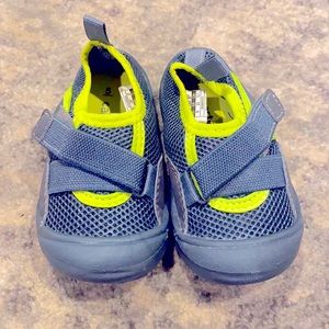 Carters water shoes size 5 gray and lime